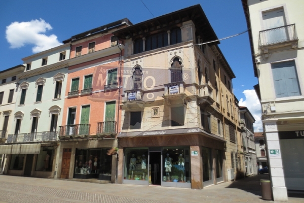 fianco palazzetto - RUSTICO THIENE (VI)